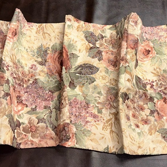 Croscill~COTSWOLD~NWOT~88” X‎ 17.25”Lined Valance~Quality/Excellent~NICE~ - Picture 1 of 6